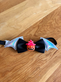 Collar de Halloween para mascota con alas de murciélago