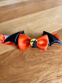 Collar de Halloween para mascota con alas de murciélago