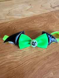 Collar de Halloween para mascota con alas de murciélago